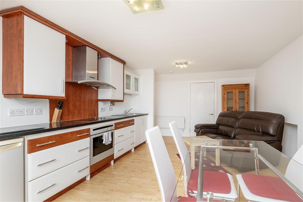 Dunearn, Flat 2,
24 High Street East,
Anstruther,
KY10 3DQ - image 6