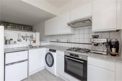 16/9 Hillend Place, Edinburgh, EH8 7AE - image 2