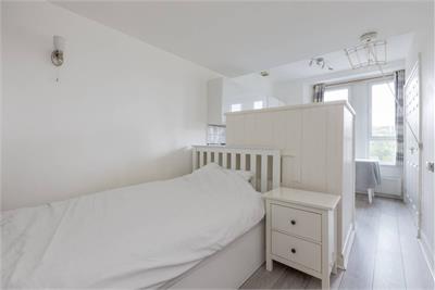 16/9 Hillend Place, Edinburgh, EH8 7AE - image 12