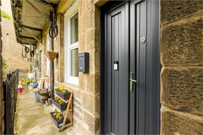 16/9 Hillend Place, Edinburgh, EH8 7AE - image 8