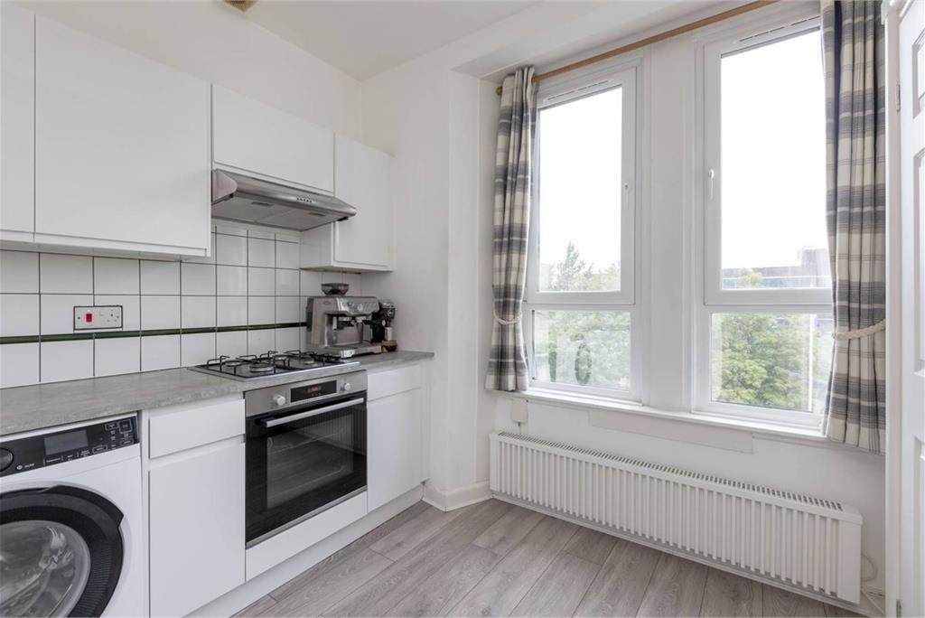 16/9 Hillend Place, Edinburgh, EH8 7AE - image 9
