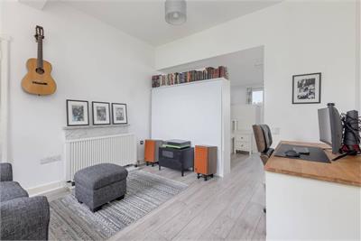 16/9 Hillend Place, Edinburgh, EH8 7AE - image 10