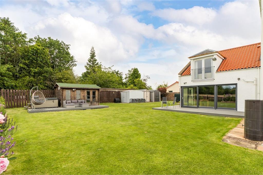 Oakdene, The Boggs, Pencaitland, EH34 5BA - image 2