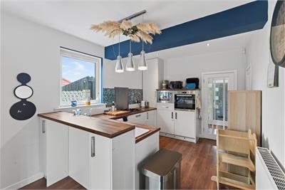 28, Moredun Park Gardens, Edinburgh, EH17 7JP - image 2