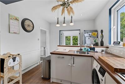 28, Moredun Park Gardens, Edinburgh, EH17 7JP - image 5