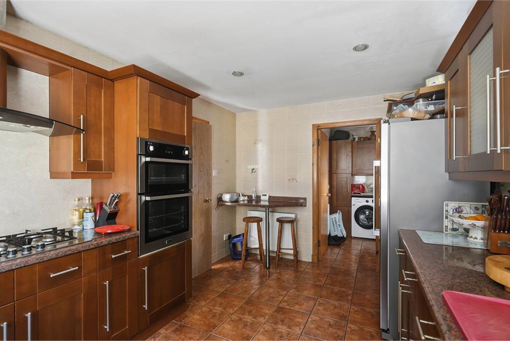 9 Broomlands Court, , Kelso, TD5 7SR - image 4