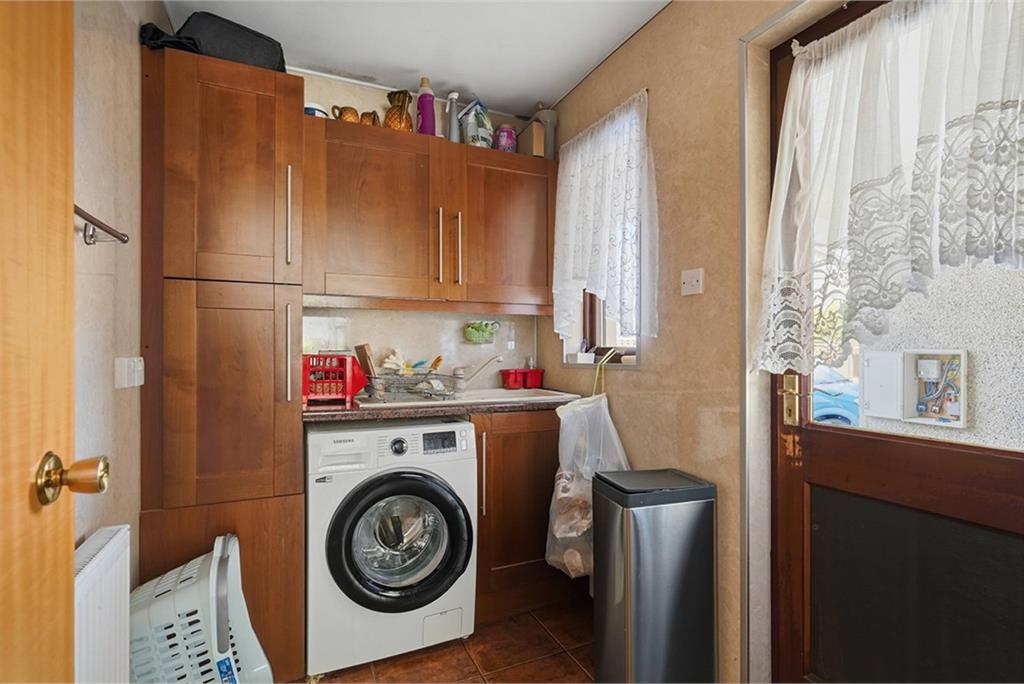 9 Broomlands Court, , Kelso, TD5 7SR - image 7