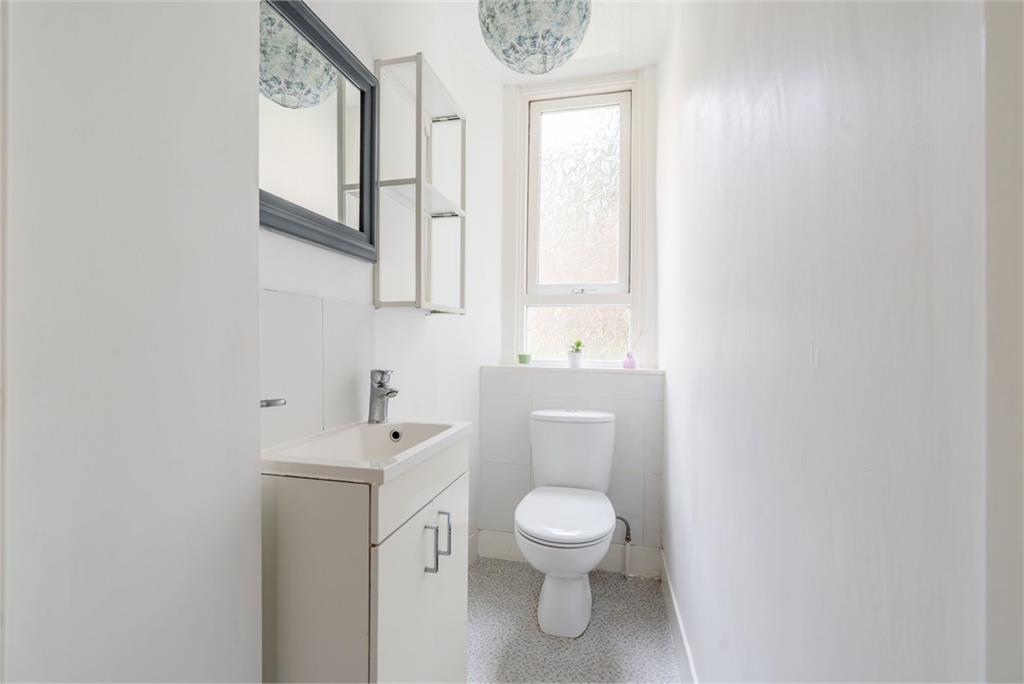 5/1 Rossie Place, Edinburgh, EH7 5SF - image 12