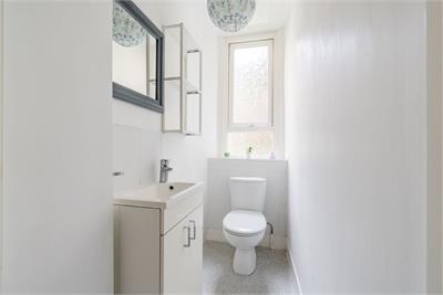 5/1 Rossie Place, Edinburgh, EH7 5SF - image 12