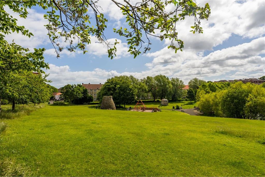 5/1 Rossie Place, Edinburgh, EH7 5SF - image 16