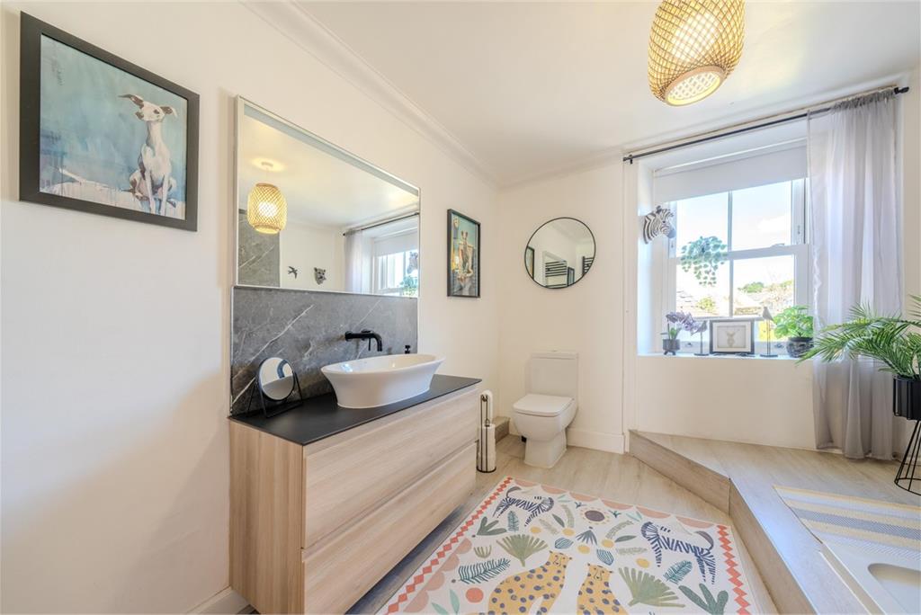 Keith House
29 High Street,
Coldstream,
TD12 4AP - image 18