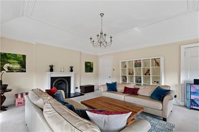 4/4 Great King Street,
New Town,
Edinburgh,
EH3 6QL - image 14