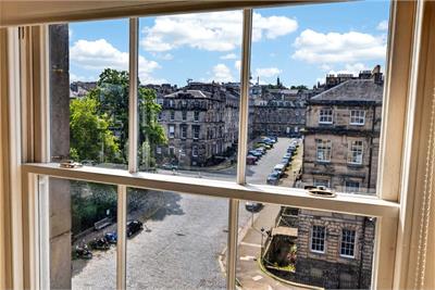 4/4 Great King Street,
New Town,
Edinburgh,
EH3 6QL - image 16