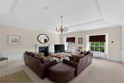4/4 Great King Street,
New Town,
Edinburgh,
EH3 6QL - image 3