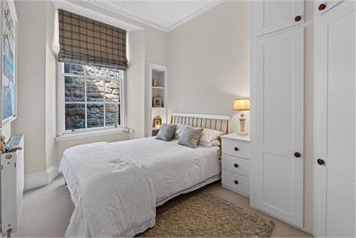 4/4 Great King Street,
New Town,
Edinburgh,
EH3 6QL - image 23