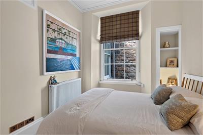 4/4 Great King Street,
New Town,
Edinburgh,
EH3 6QL - image 25