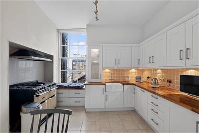 4/4 Great King Street,
New Town,
Edinburgh,
EH3 6QL - image 7