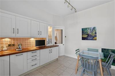 4/4 Great King Street,
New Town,
Edinburgh,
EH3 6QL - image 8