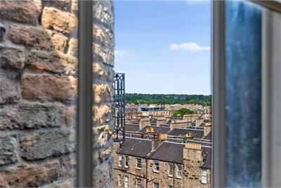 4/4 Great King Street,
New Town,
Edinburgh,
EH3 6QL - image 10
