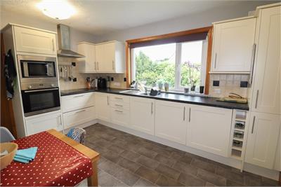 Swallownest, 28 Robb Place, Castle Douglas, DG7 1LW - image 5