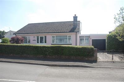 Swallownest, 28 Robb Place, Castle Douglas, DG7 1LW - image 1