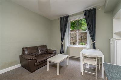 19/4 Caledonian Crescent, Edinburgh, EH11 2AL - image 3