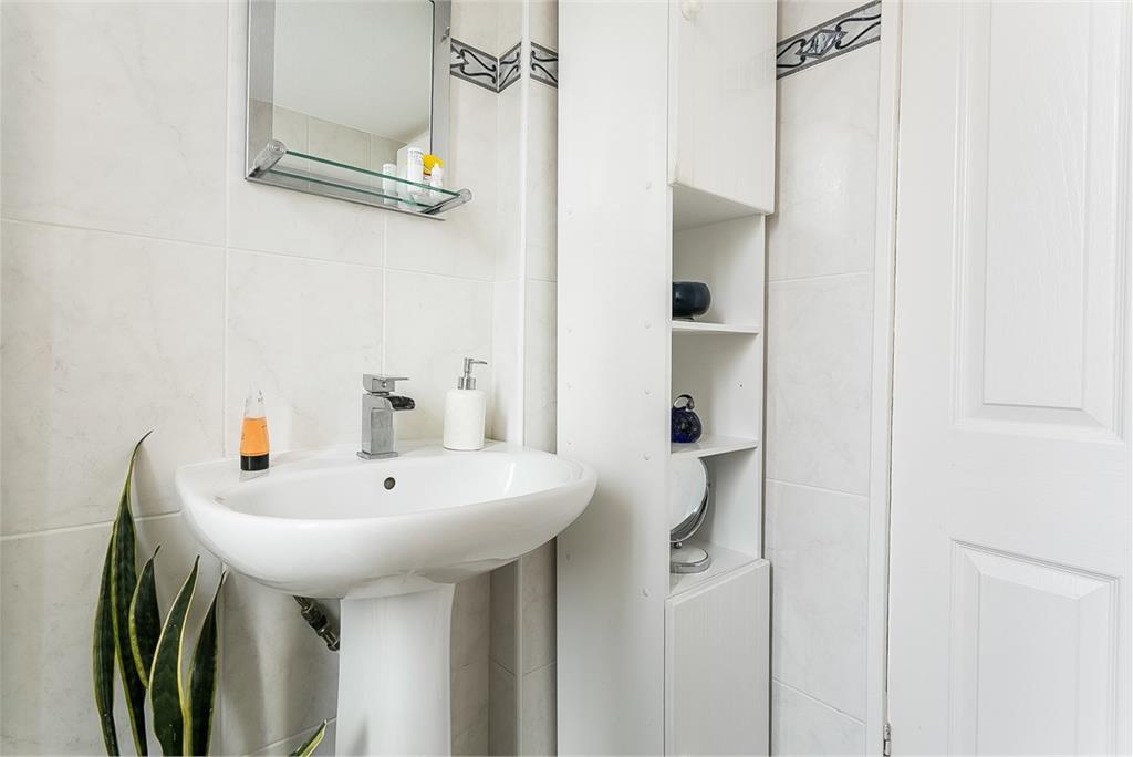 4/6 Moat Terrace,
Edinburgh,
EH14 1PR - image 15