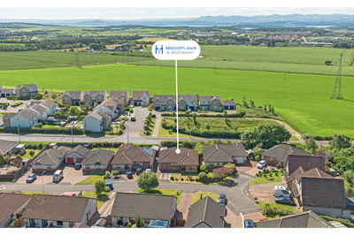 7 Nagle Road,
Kingseat,
Dunfermline,
KY12 0UN - image 1