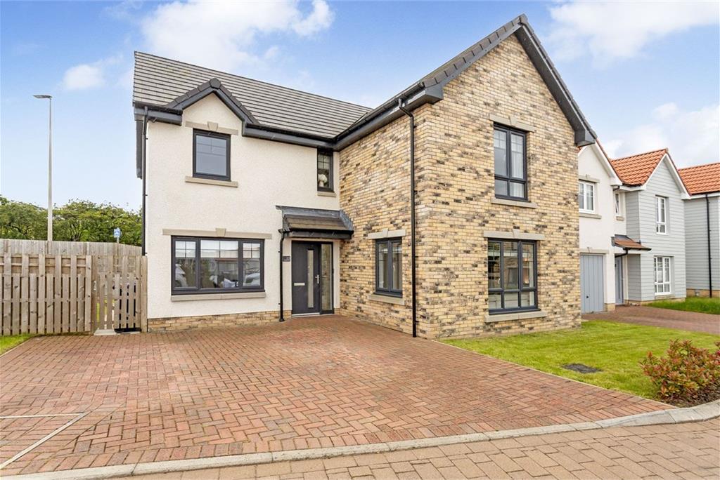 23 Armstrong Crescent, Calderwood, East Calder, EH53 0PZ - image 1