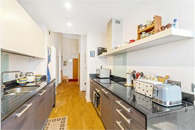 22/5 Simpson Loan, Lauriston, Edinburgh, EH3 9GD - image 6