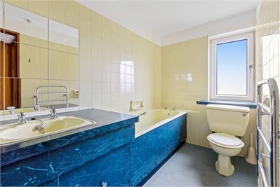 4/10 Succoth Court, EDINBURGH, EH12 6BZ - image 17