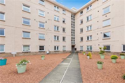 4/10 Succoth Court, EDINBURGH, EH12 6BZ - image 26