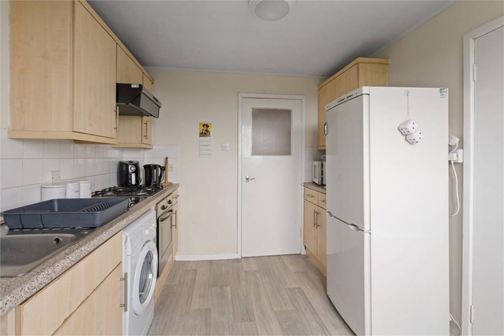 2/11 Maidencraig Court, , Edinburgh, EH4 2BQ - image 10