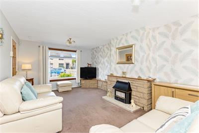 144 Magdalene Gardens, Brunstane, Edinburgh, EH15 3DR - image 2