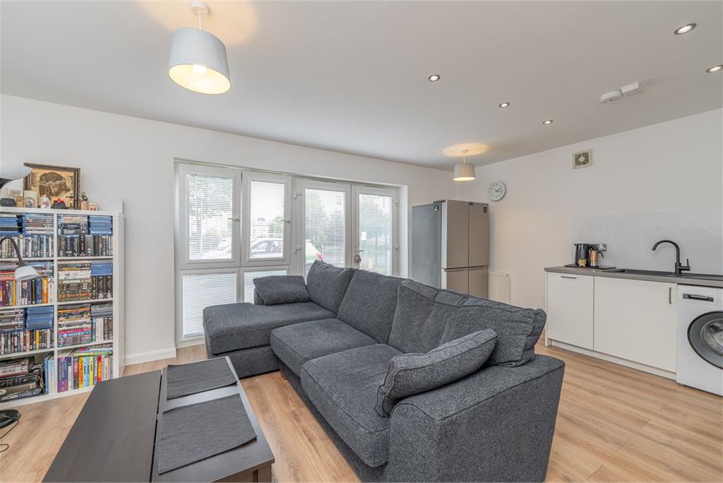 Flat 2,
62 Loaning Road,
Edinburgh,
EH7 6JQ - image 2