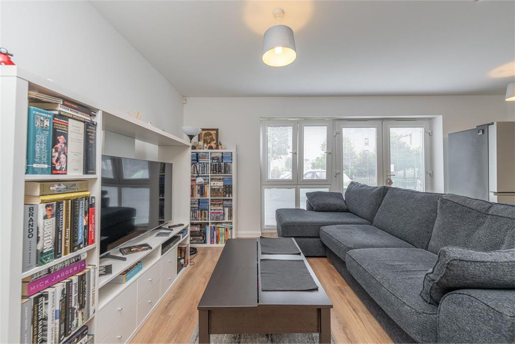 Flat 2,
62 Loaning Road,
Edinburgh,
EH7 6JQ - image 3