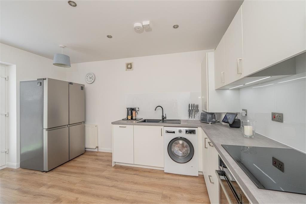 Flat 2,
62 Loaning Road,
Edinburgh,
EH7 6JQ - image 6