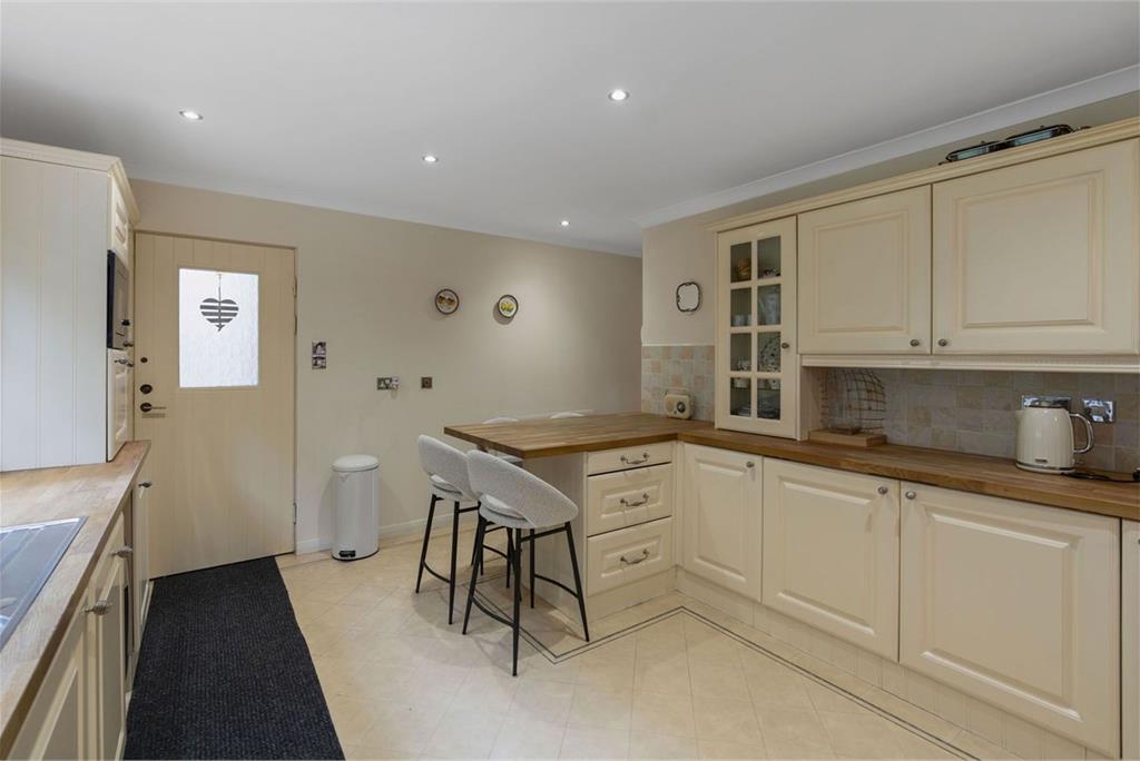 2 Kirk View, Penicuik, Midlothian, EH26 8LQ - image 6