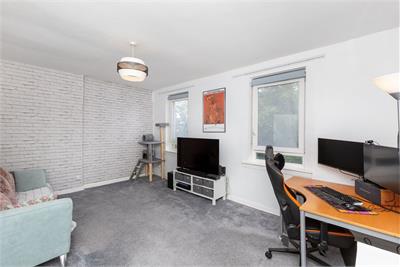29/6 Loganlea Drive, Edinburgh, EH7 6LS - image 2