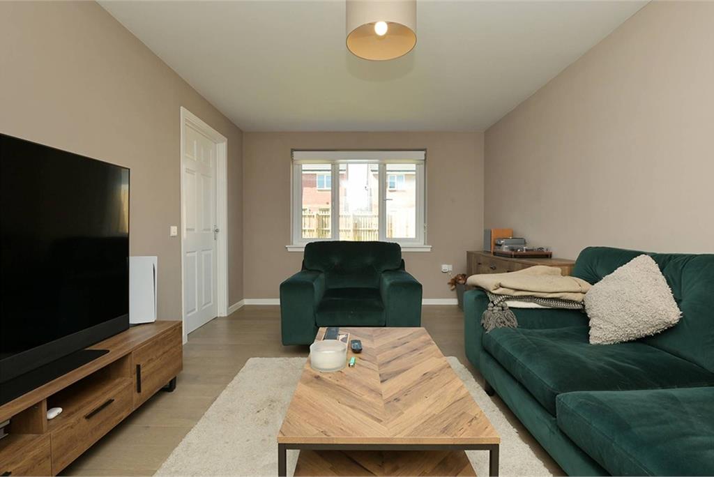 14 Thorne Road, Kirkton Campus, EH54 7GL - image 2