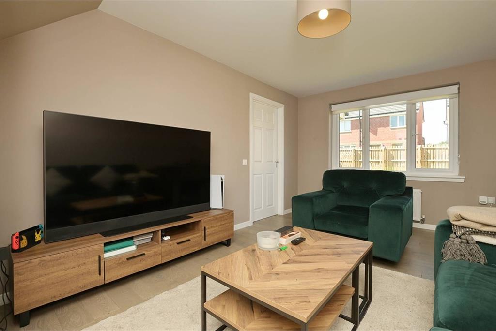 14 Thorne Road, Kirkton Campus, EH54 7GL - image 3