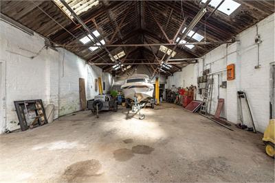 The Garage, Lillesleaf, TD6 9JA - image 3