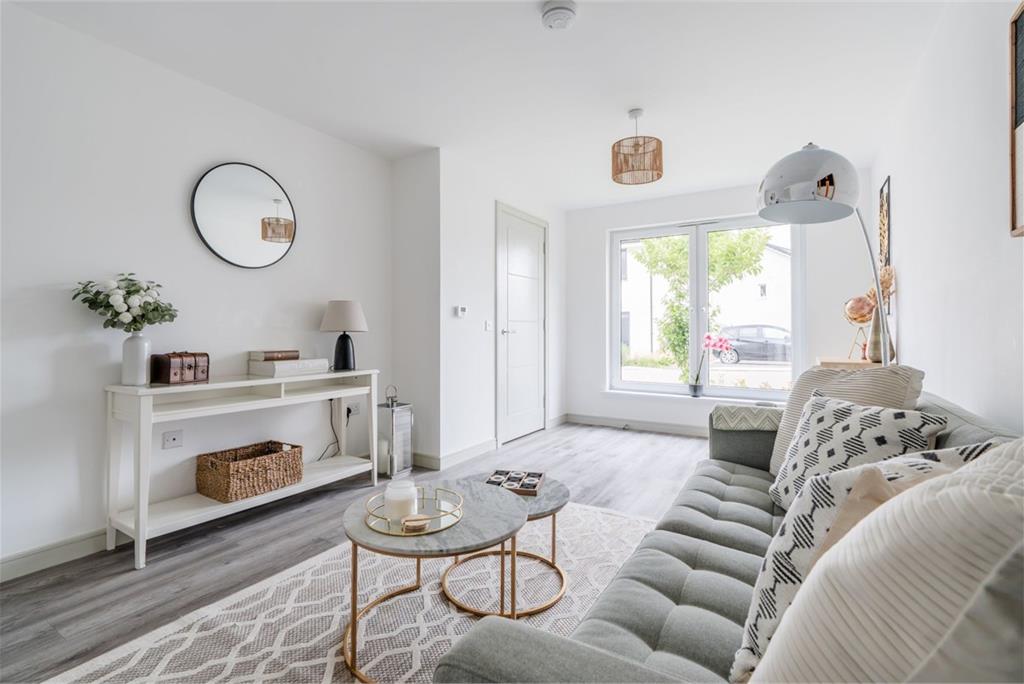 83 Kaims Crescent, Livingston, EH54 7FY - image 2