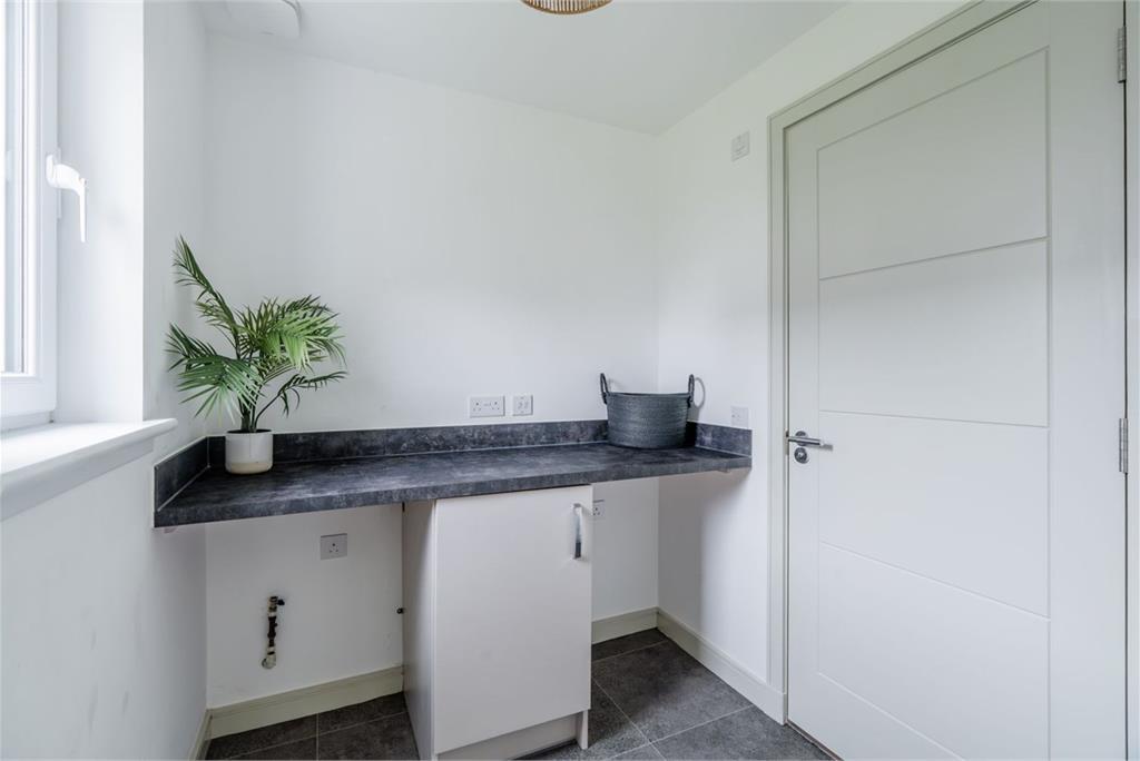 83 Kaims Crescent, Livingston, EH54 7FY - image 11