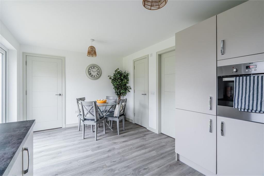 83 Kaims Crescent, Livingston, EH54 7FY - image 4