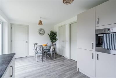 83 Kaims Crescent, Livingston, EH54 7FY - image 4