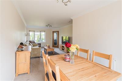 12 Balcomie Gardens, Kirkliston, EH29 9GD - image 3