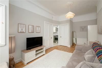 9/8 Comely Bank Row, Comely Bank, Edinburgh, EH4 1EA - image 3