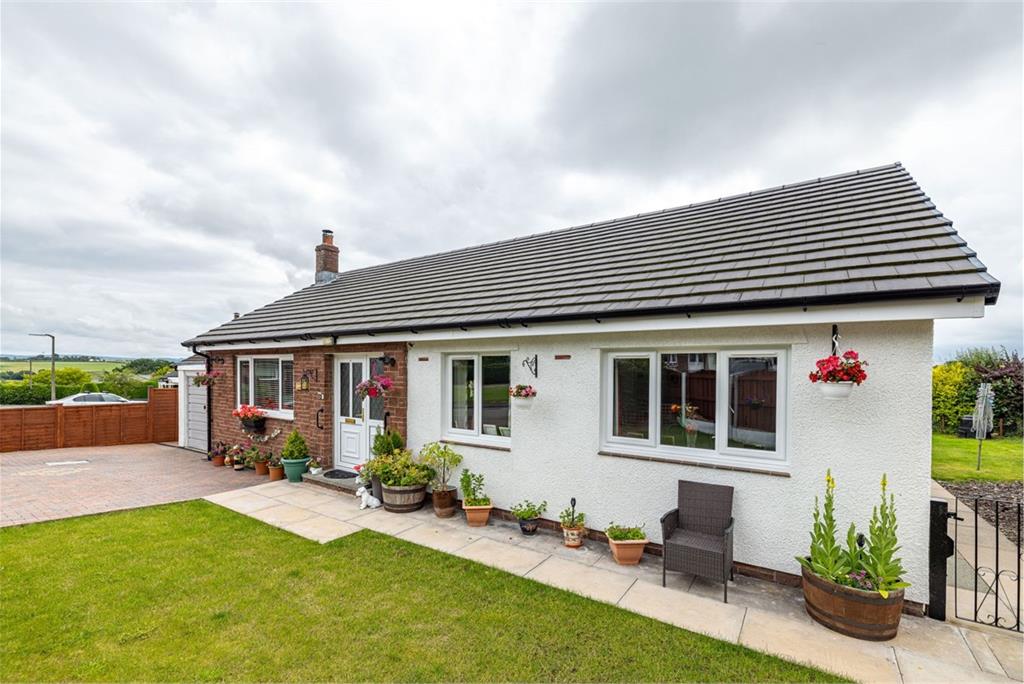 Rowantree, 3 Watchhill Park, Canonbie, DG14 0TD - image 2