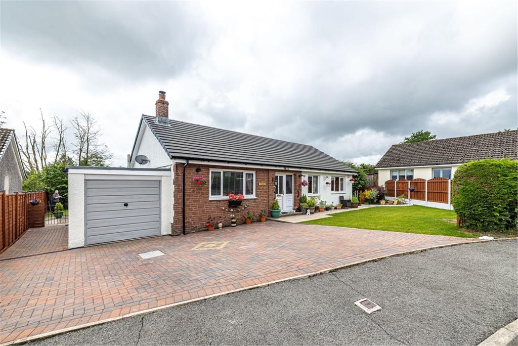 Rowantree, 3 Watchhill Park, Canonbie, DG14 0TD - image 3
